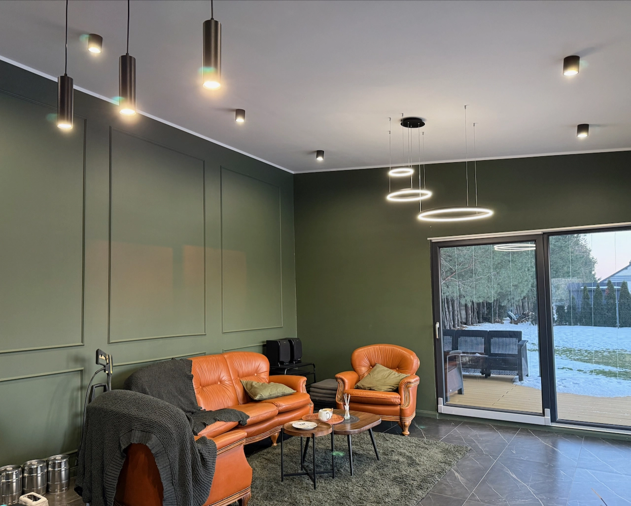 Strefa basenowa z automatycznym oświetleniem i klimatem